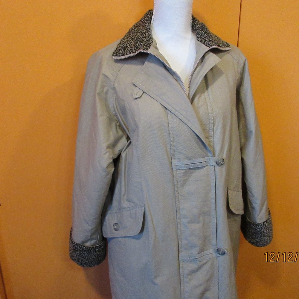 Damart Vintage women's long coat, padded lining, color beige, size 12